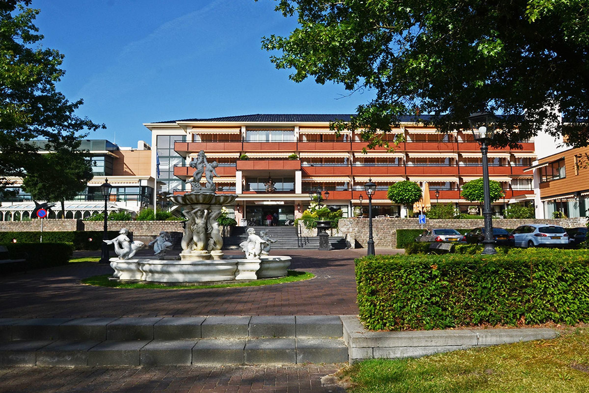 Fletcher Familiehotel De Hunzebergen 4*
